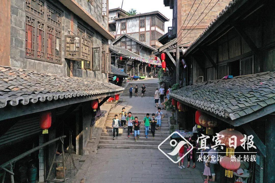 玩具店里的娃娃